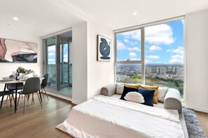 Iron/ironing board, WiFi, bed sheets - Spectacular Views - Bright Spacious CBD Sky Escape (Melbourne)