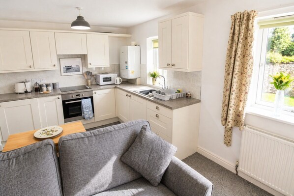 Fridge, microwave, oven, cookware/dishes/utensils - Black Bull Barn Apartment, romantic break in Eden Valley (Kirkby Stephen)