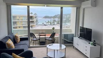 Comfort Apartment, Air conditioning, Ocean View | Living area