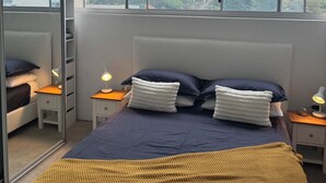 Căn hộ tiện nghi đơn giản, máy điều hòa, quang cảnh biển