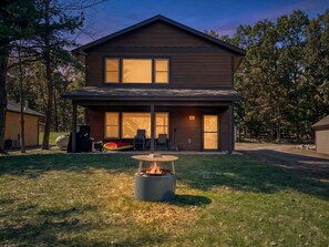 Property grounds - Enjoy lakeside bliss at Lakeside Lookout in Butternut, WI—perfect for family fun! (Butternut)