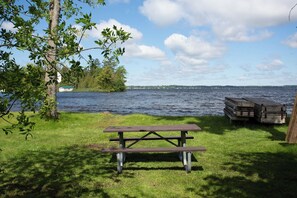 Outdoor dining - Steps to the Sturgeon Lake.  Cozy  bachelor cabin for 2 people. (Kawartha Lakes)