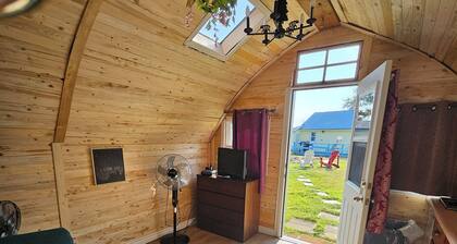 Steps to the Sturgeon Lake. Cozy bachelor cabin for 2 people.