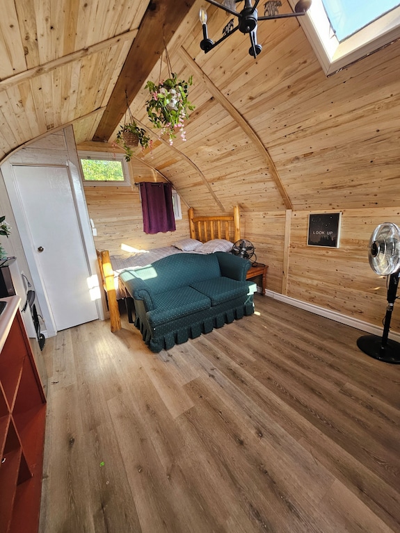 Steps To The Sturgeon Lake. Cozy Bachelor Cabin For 2 People. - Lindsay