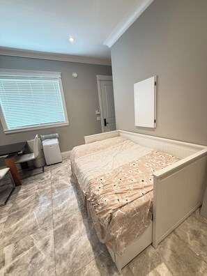 Room - Cozy Guest Suite | Clean, Quiet & Relaxing (Richmond)
