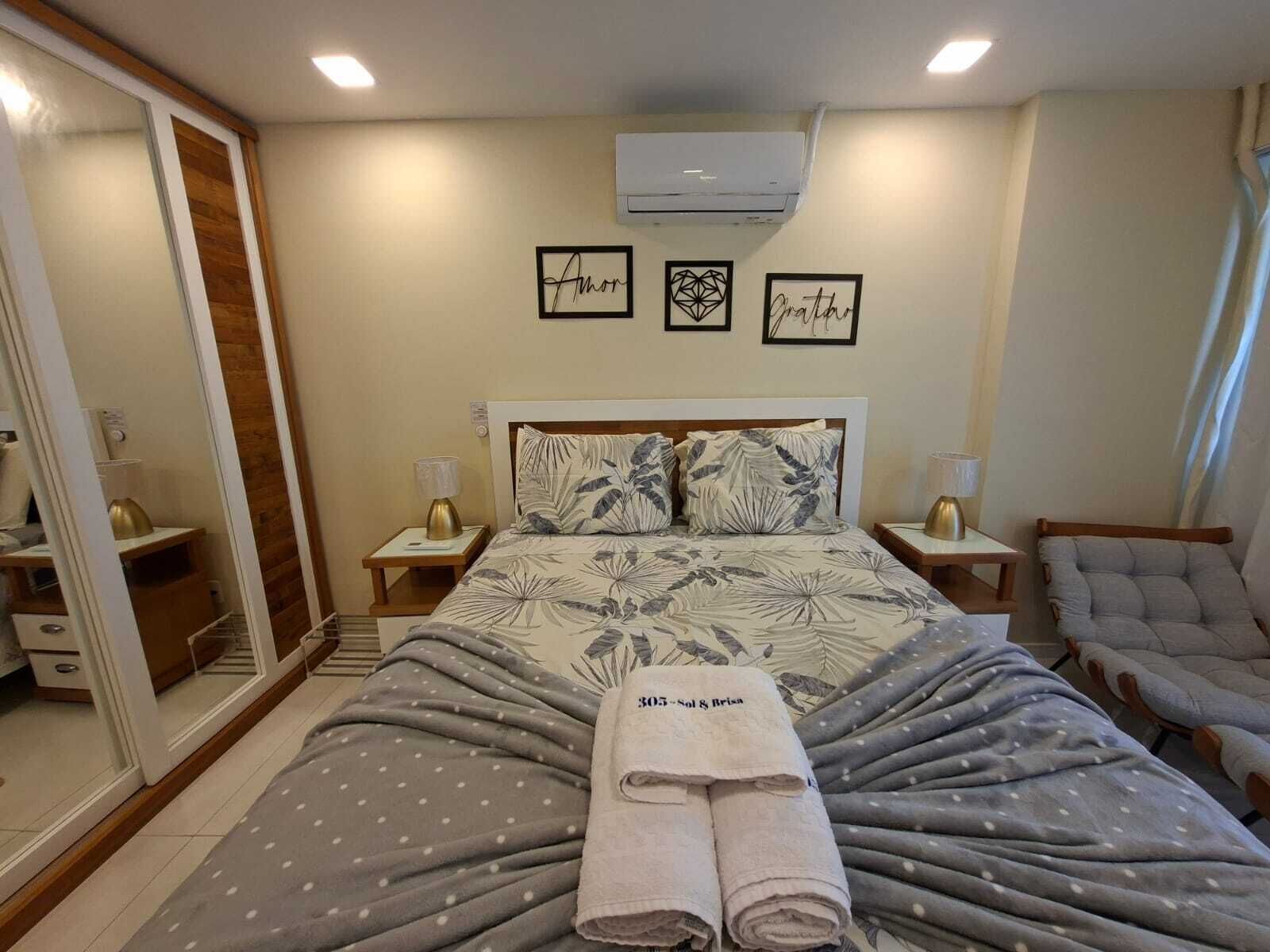 1 quarto, cofres nos quartos, ferros/tábuas de passar roupa