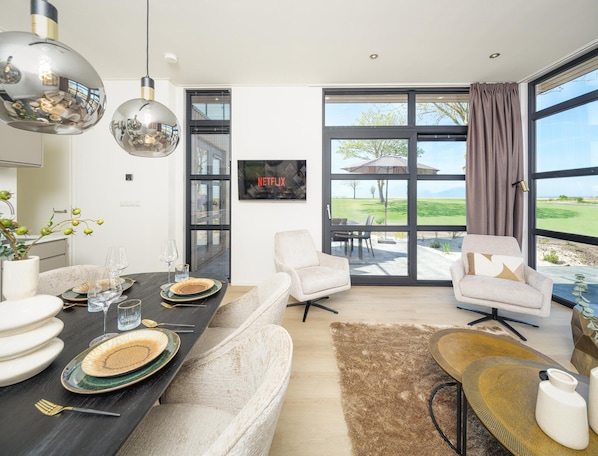 Villa | Dining