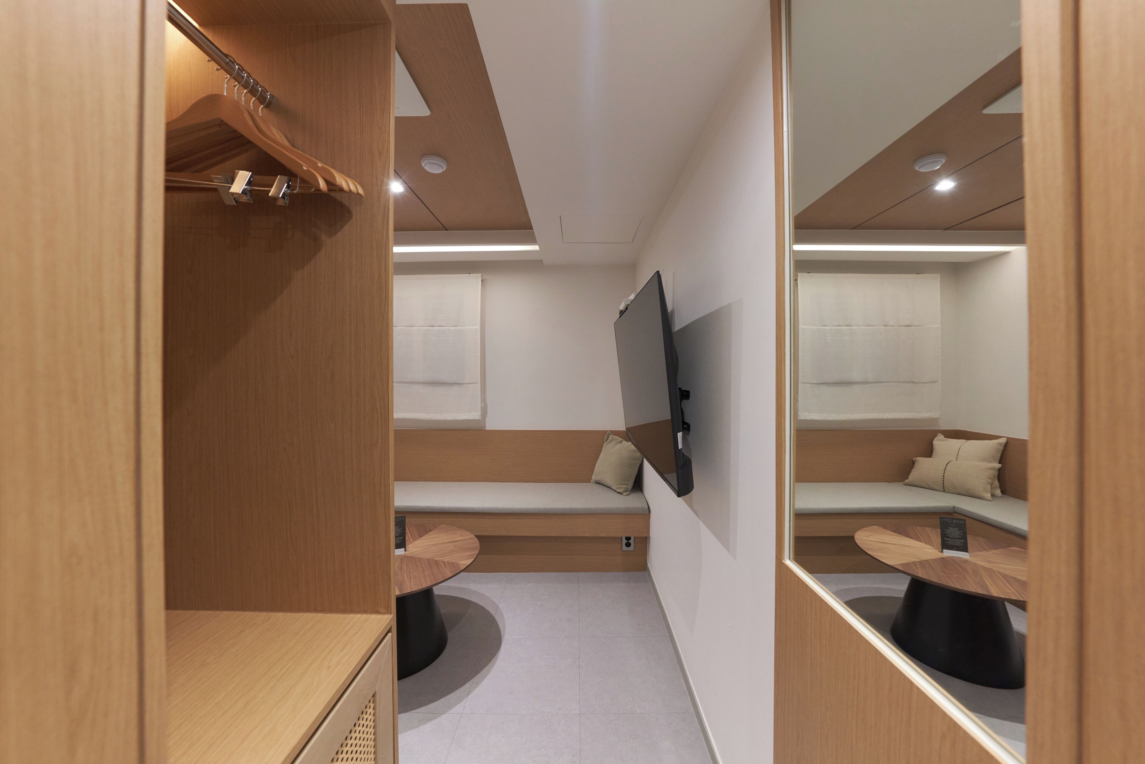 Premium Triple Room, 3 Twin Beds, Non Smoking, Private Bathroom | Interior