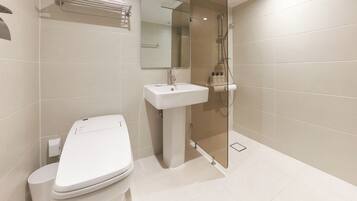 Bathroom | Separate bathtub and shower, free toiletries, hair dryer, towels