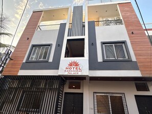Exterior - Townhouse Iskcon Temple Ujjain (Ujjain)