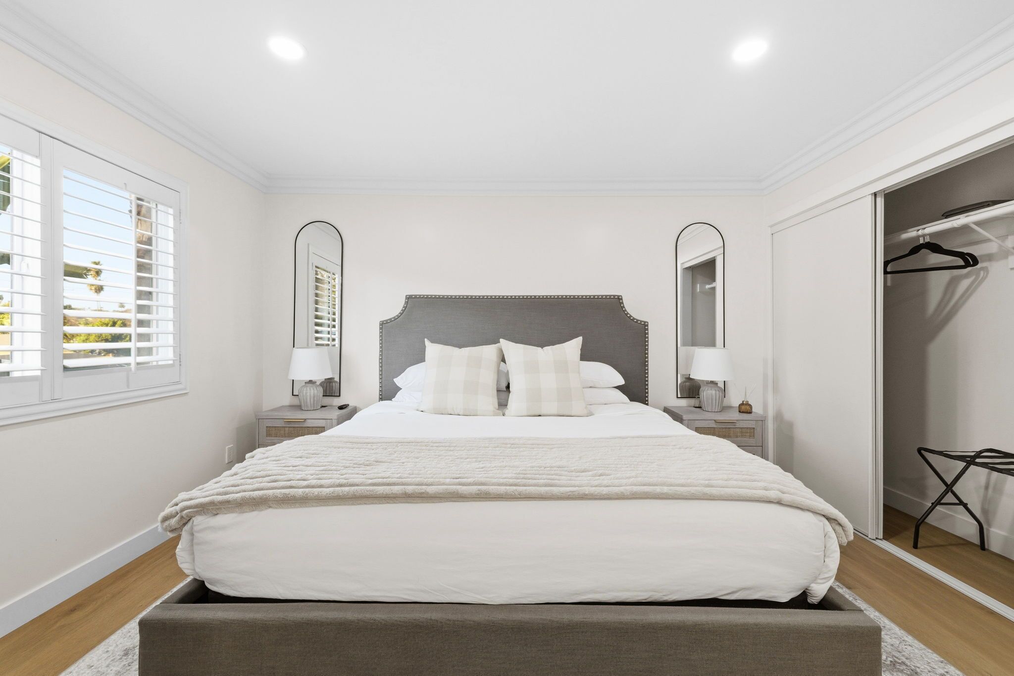 4 habitaciones, tabla de planchar con plancha, wifi y ropa de cama 