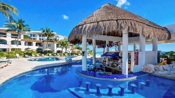 Pool - Oceanfront Escape w/ Pool and Direct Beach Access (Playa del Carmen)