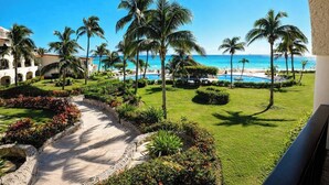 Property grounds - Oceanfront Escape w/ Pool and Direct Beach Access (Playa del Carmen)