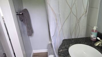 Asciugamani, sapone, carta igienica