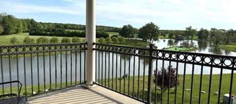 5BR Lakefront Estate w/Private Island Access / Entire House + Breakfast Included