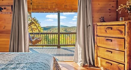 STUNNING mountain views facing sunset, hot tub, 3 king bedrooms + attached baths