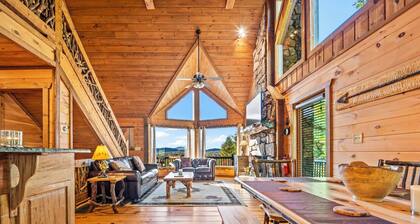 STUNNING mountain views facing sunset, hot tub, 3 king bedrooms + attached baths