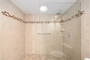 Shower, hair dryer, towels - Direct Oceanfront Studio with Lanai & Sunset Views -Lahaina Shores 509 (Lahaina)