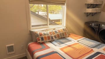 Iron/ironing board, free WiFi, bed sheets