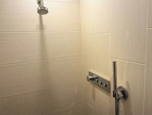 吹风机、毛巾