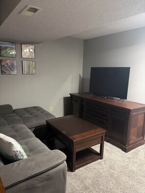 Interior - The Bear Den Retreat - Welcoming 1-bedroom apartment in Colorado Springs (Colorado Springs)