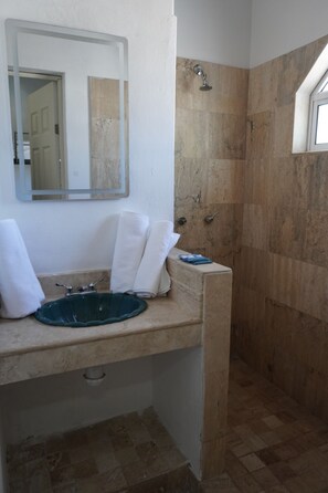 Basic Shared Dormitory | Bathroom - Hostal Mardan Puerto Vallarta Aeropuerto (Puerto Vallarta)