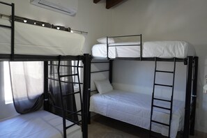 A bunk bed room with a window, a ladder, and a curtain. - Hostal Mardan Puerto Vallarta Aeropuerto (Puerto Vallarta)