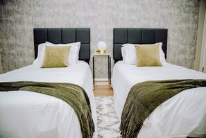2 bedrooms, iron/ironing board, free WiFi, bed sheets - Luxury 2BR Cambridge Oasis. Walk to Harvard, MIT & River (Cambridge)