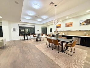 Dining - Luxe 2BR Townhouse | Kendall Sq/MIT | Private Entry (Cambridge)