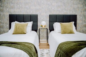 Room - Luxe 2BR Townhouse | Kendall Sq/MIT | Private Entry (Cambridge)