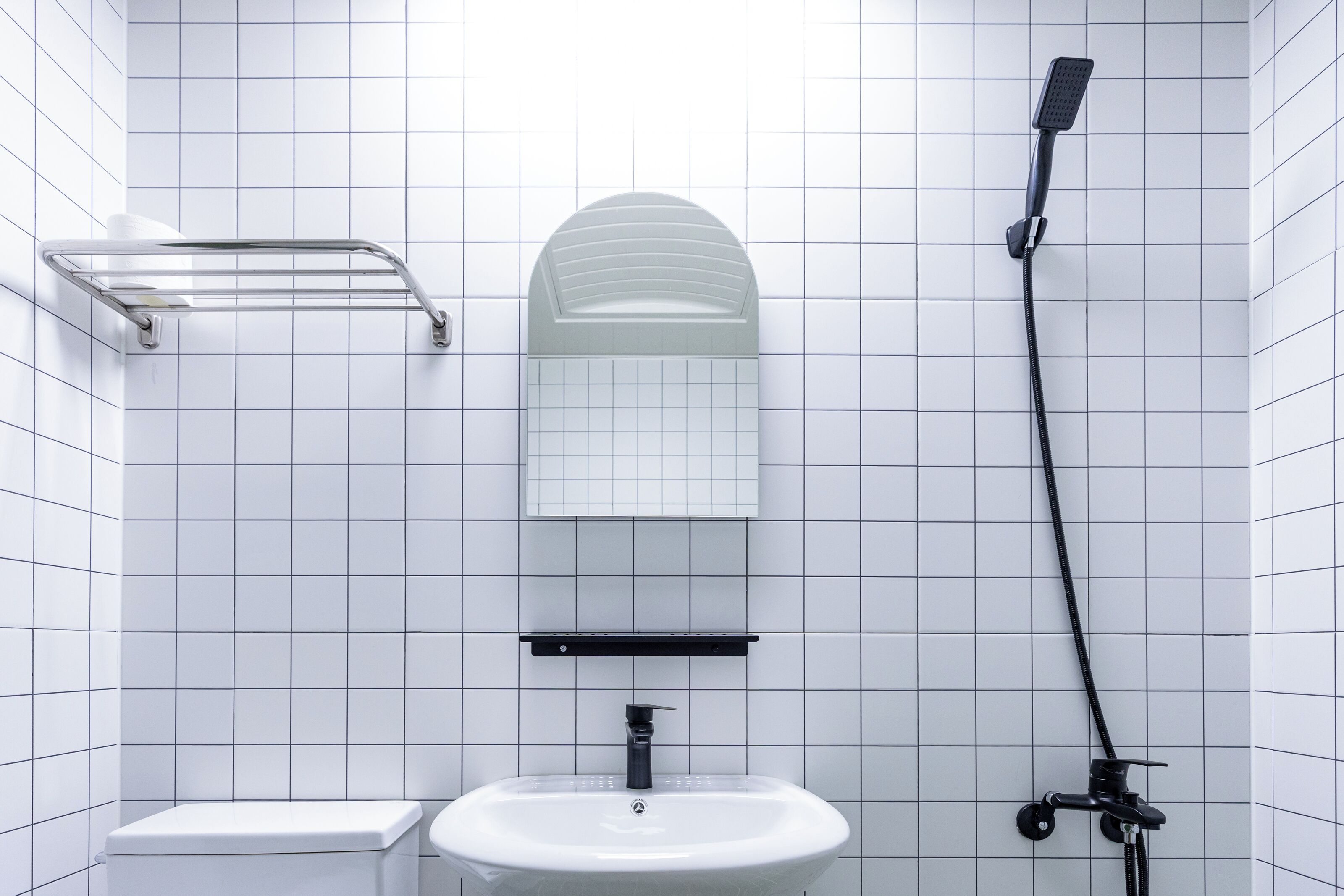 Comfort Single Room, Non Smoking | Bathroom | Shower, free toiletries, hair dryer, towels