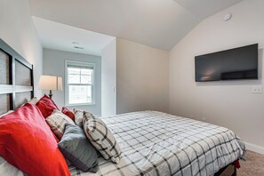 3 bedrooms, iron/ironing board, Internet, bed sheets - Easy Access to Golf Club & Dtwn: Augusta Basecamp (Evans)