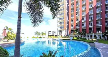 Comfortable, Cozy Studio Unit with pool and garden view and 15 mins to airport