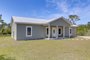 Exterior - Boater-Friendly Eastpoint Getaway Near SGI Beaches (Eastpoint)