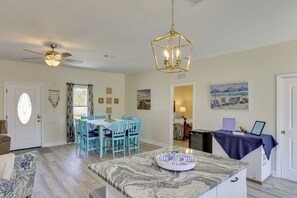 Dining - Boater-Friendly Eastpoint Getaway Near SGI Beaches (Eastpoint)