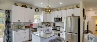 Boater-Friendly Eastpoint Getaway Near SGI Beaches