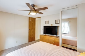 Iron/ironing board, internet, bed sheets