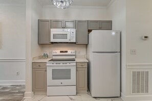 Fridge, microwave, stovetop, dishwasher - Myrtle Beach Golf Getaway w/ Views & Pool Access (Myrtle Beach)