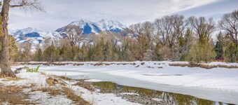 Emigrant Lodge w/ Spa: 3 Suites Near Yellowstone