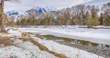 Emigrant Lodge w/ Spa: 3 Suites Near Yellowstone