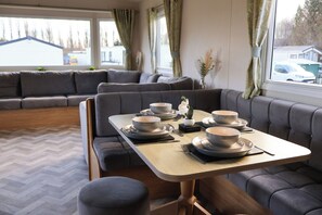 Dining - Static Caravan 3 Bed Sleeps 8 (Northampton)