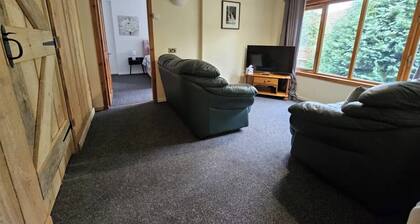 Cottage - Sleeps 5 - Garden - River Side