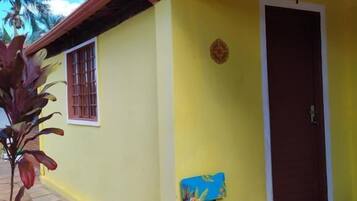 Quarto quádruplo, ar-condicionado, vista para o jardim | Fachada