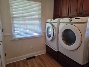 Interior - Spacious 4-bedroom house in charming Andrews with AC (Andrews)
