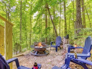 Terrace/patio - Pine and Peak - Hot Tub, Fire Pit & Dog Friendly! (Gatlinburg)