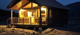 Red Iron Cabin-Cozy 1 bedroom Cabin surrounded by National Forest.