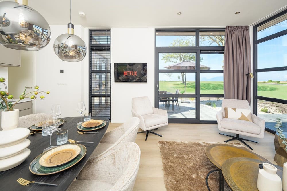 Workum 6-person Beach Resort Home