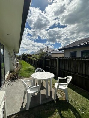 Apartment, 2 Bedrooms, Courtyard View | Outdoor dining