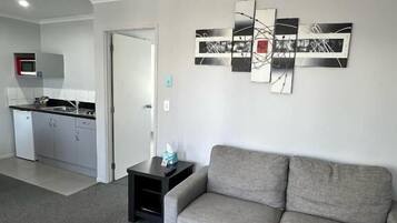 Superior Apartment, 1 Bedroom, Courtyard View | Living area