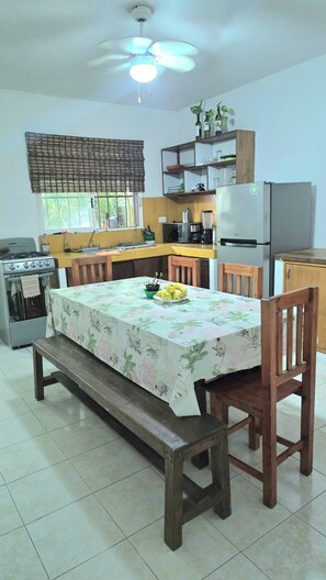 Dining - Bright & Spacious Well-Located 2 Bedrooms Home (Playa del Carmen)